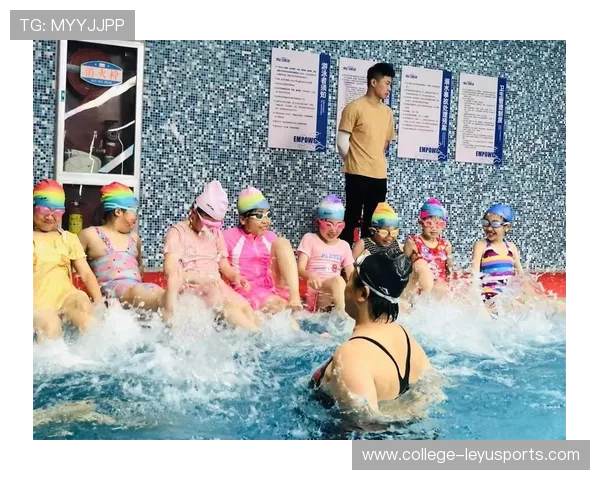 “水上救生：三叉湖游泳馆选手英勇救援，瞬间成焦点”